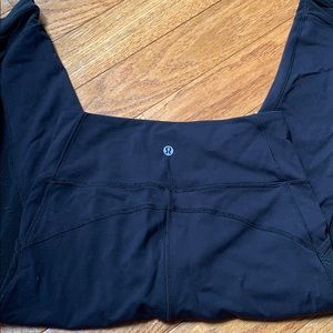 Lululemon black capri pants